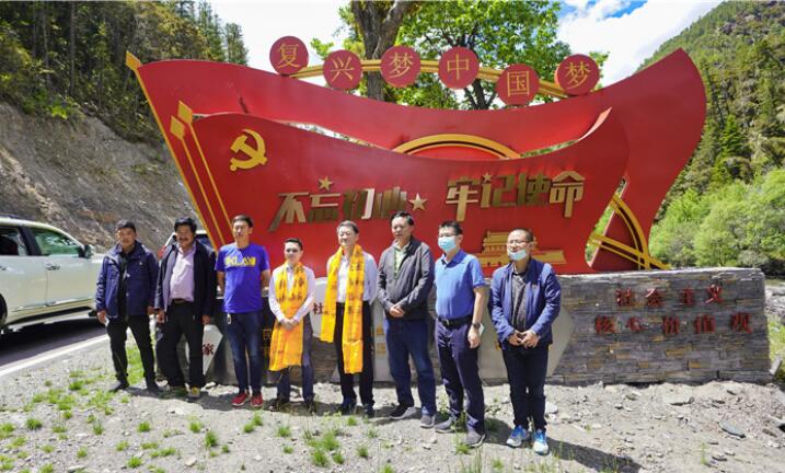 兴发游戏xf集团党委书记、董事长任丁率队赴麻格同村推动对口助扶工作