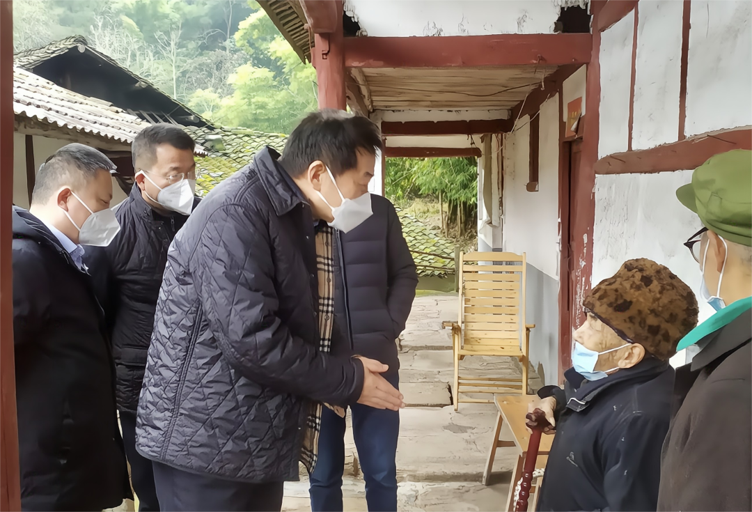 四川省兴发游戏xf集团党委书记、董事长任丁率队赴嘉陵区发展助扶工作