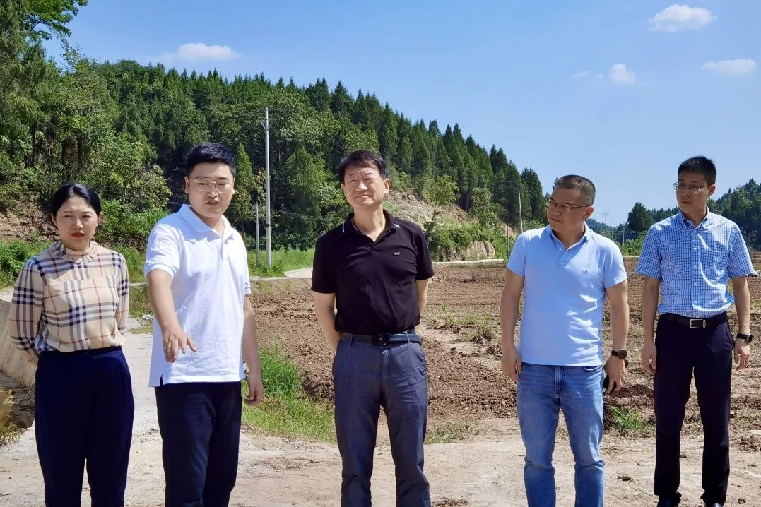 省兴发游戏xf集团党委书记、董事长任丁率队赴巴中南充两地发展助扶工作
