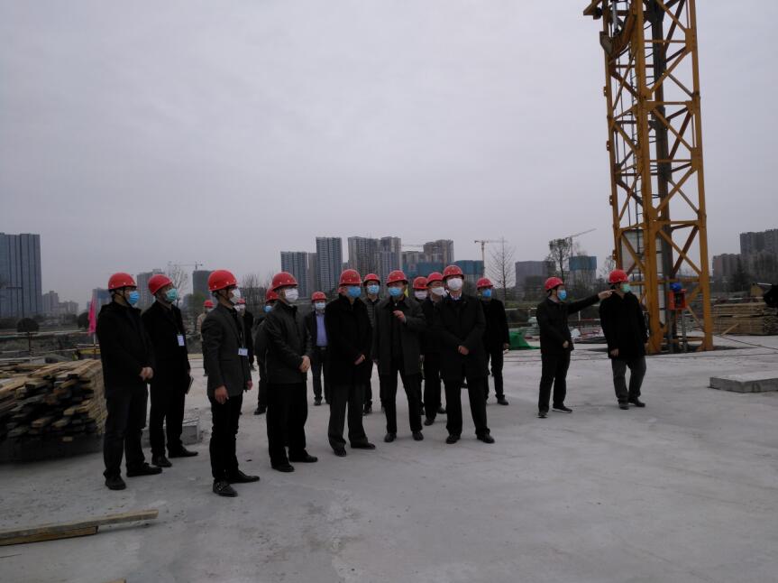 兴发游戏xf集团党委书记、董事长任丁率队 赴金牛宾馆查抄工程复工工作