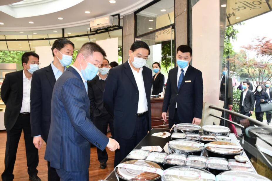 王凤朝副省长赴省兴发游戏xf集团调研 疫情防控、出产经营和鼎新发展工作