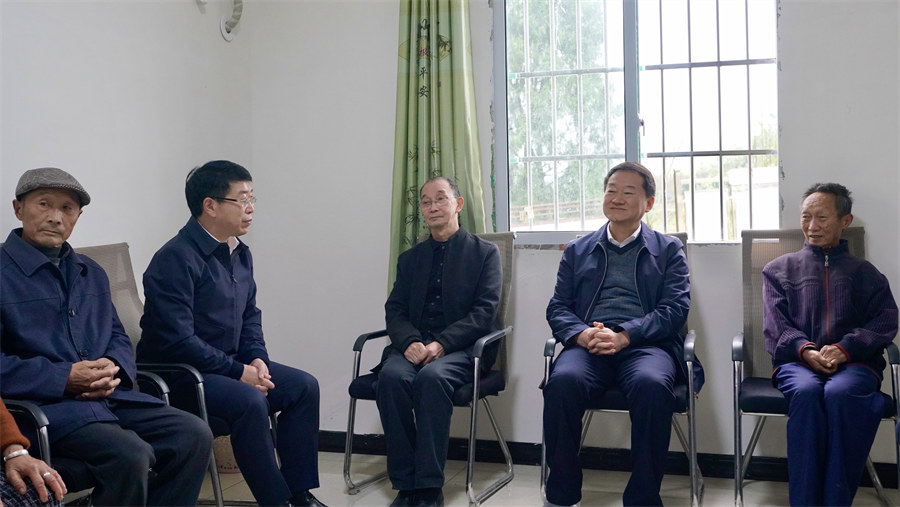 脱贫户座谈2 脱贫户座谈2
