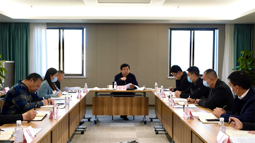 兴发游戏xf集团召开加快推动规范董事会建设、经理层成员任期造和左券化治理等专项鼎新工作督促会