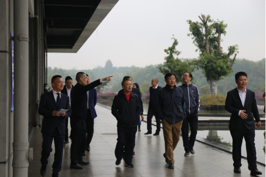 兴发游戏xf集团表部董事一行调研聚峰谷项目