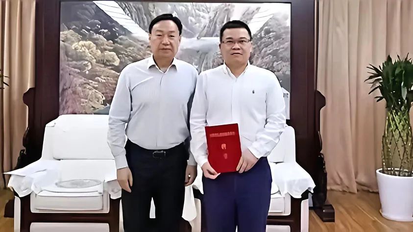 省兴发游戏xf集团辅导受聘省当局参事室特约钻研员
