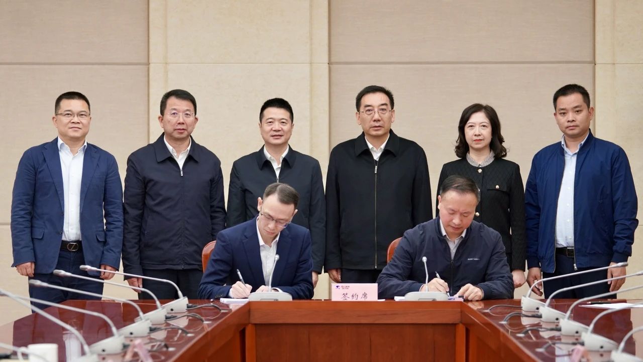 成都东部新区天府山庄正式移交省兴发游戏xf集团