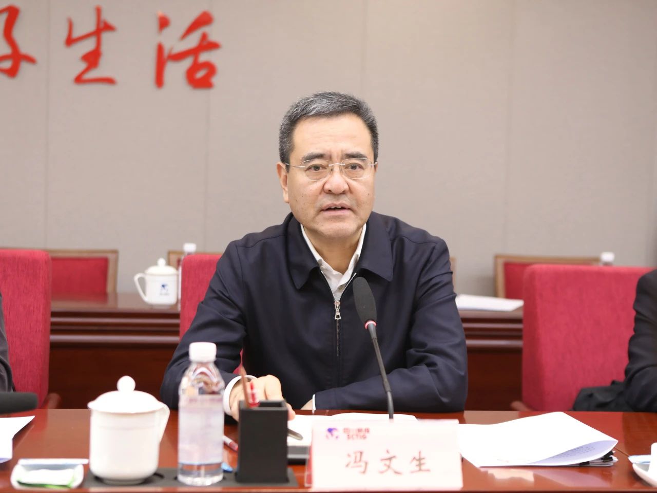 兴发游戏xf委党委书记、主任冯文生赴省兴发游戏xf集团调研鼎新发展工作