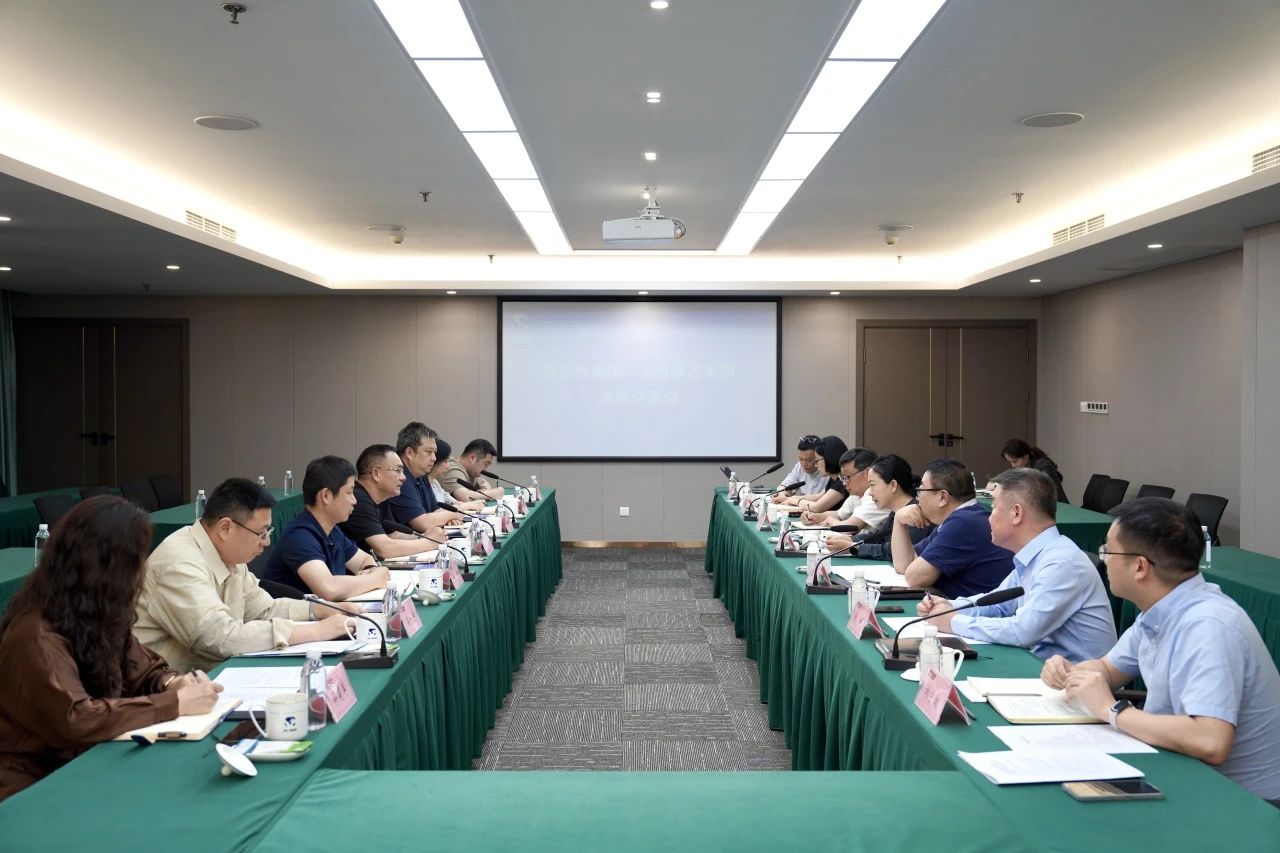 省兴发游戏xf集团与天府演艺集团进行座谈互换会