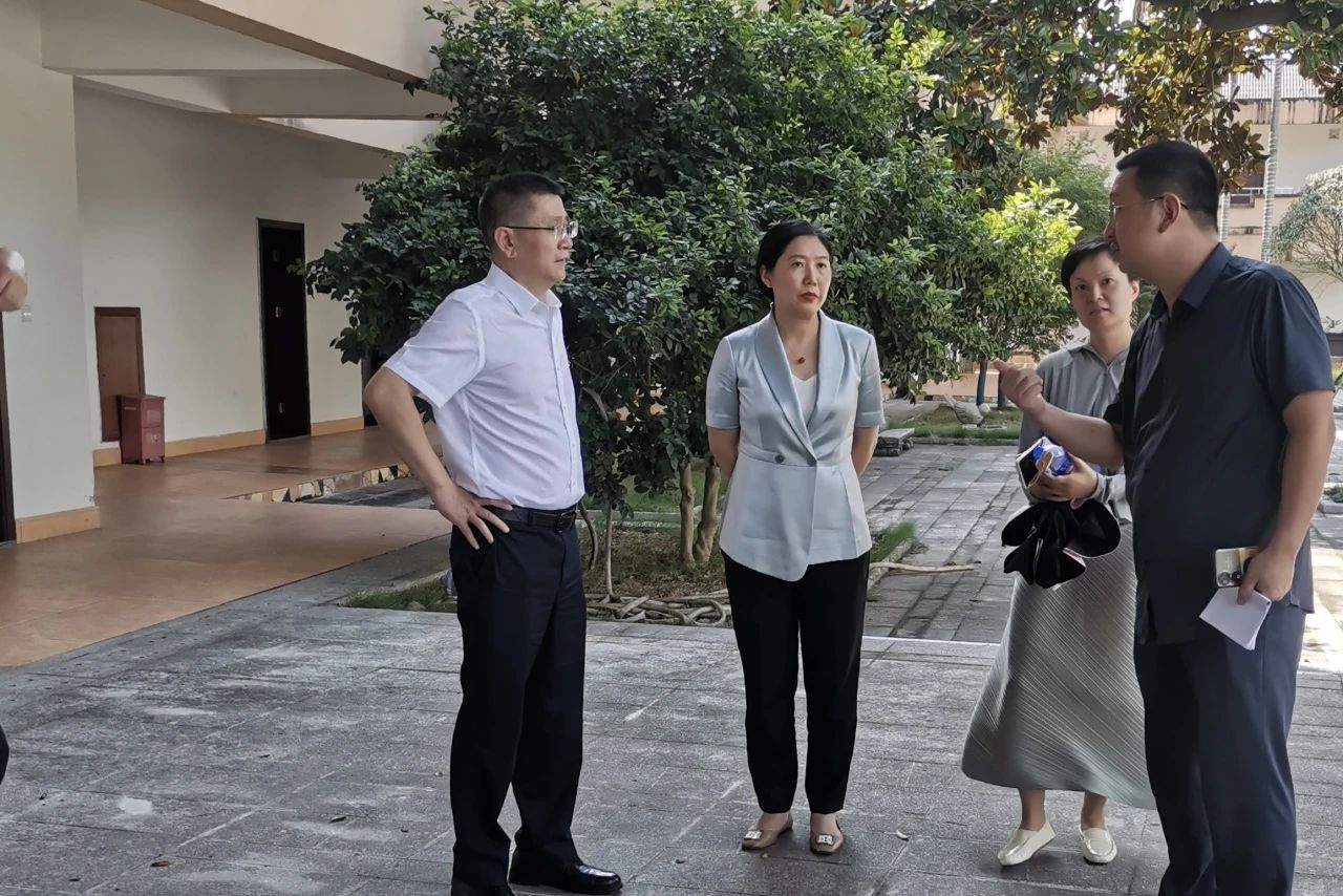 省兴发游戏xf集团辅导率队调研成都东部新区天府山庄