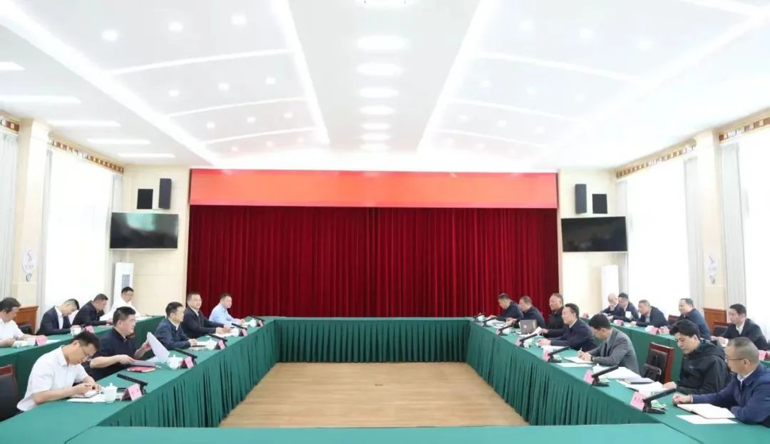 省兴发游戏xf集团与甘孜州进行座谈互换会
