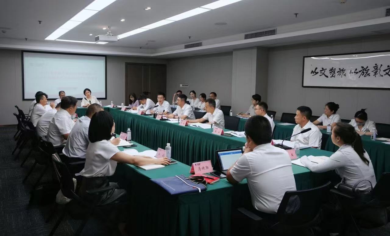 省兴发游戏xf集团2025年党建工作推动会暨加强混合所有造企业党的建设工作座谈会召开
