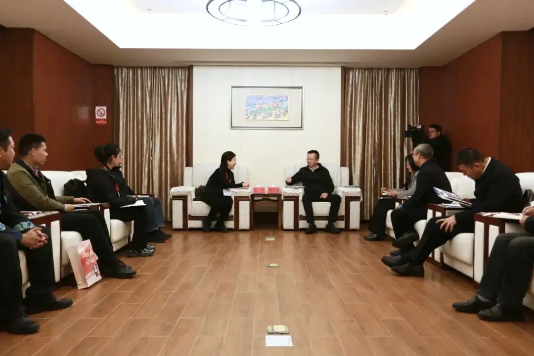 省兴发游戏xf集团连华同道率队赴贵州黔东南自治州调查座谈