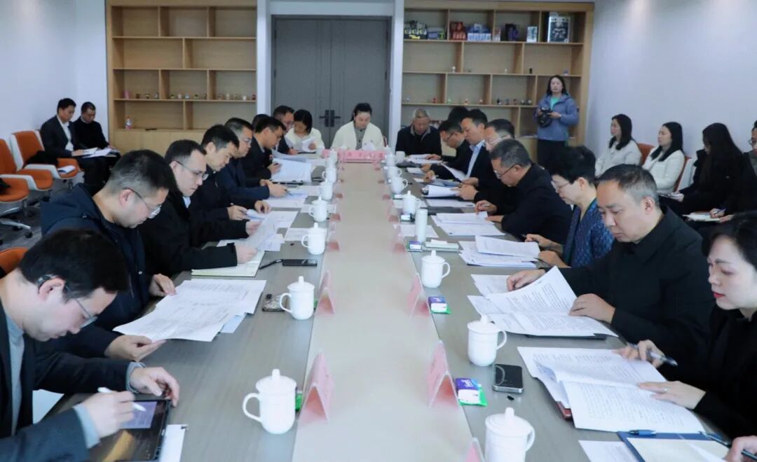 省兴发游戏xf集团与成华区召开工作对接会