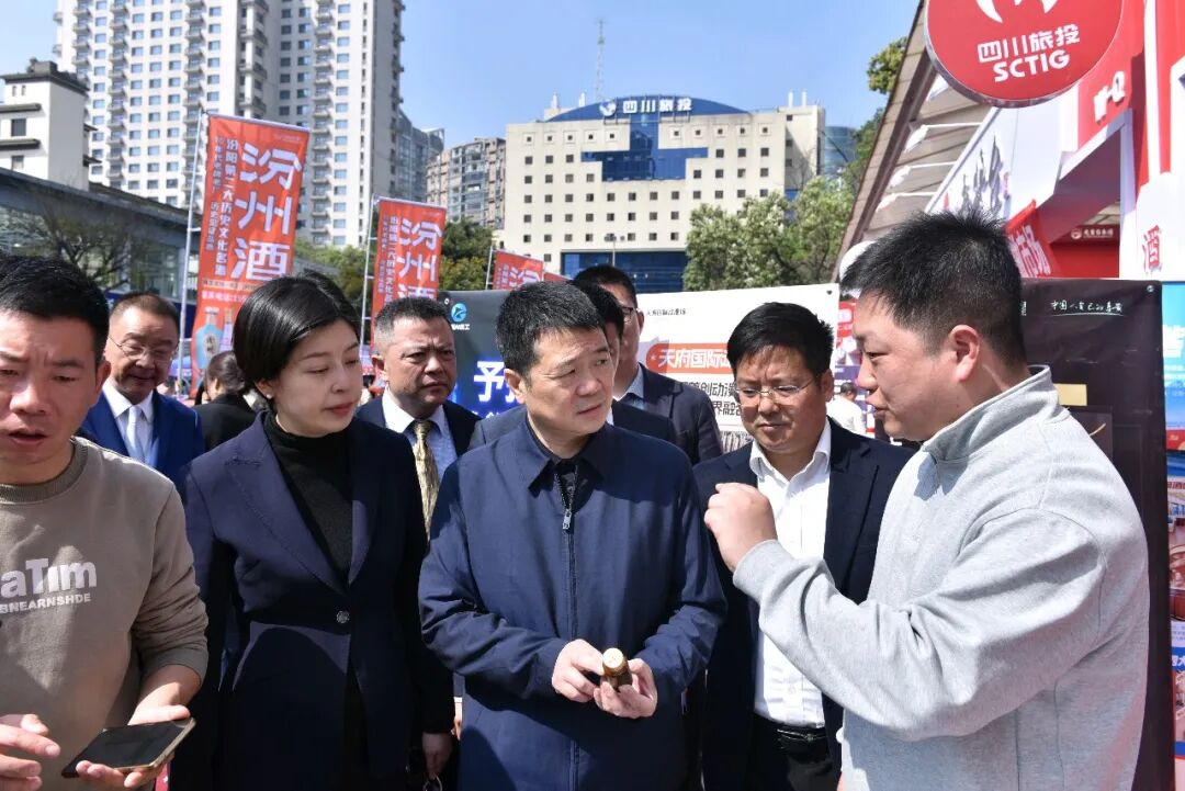 省兴发游戏xf集团党委书记、董事长游勇带队查抄锦江宾馆春季酒类洽谈会